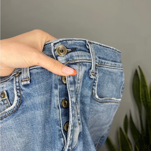 Rag & Bone Men's Slim Leg Fit 2 Light Wash Jeans 31x31 6” opening at the leg - Picture 4 of 6